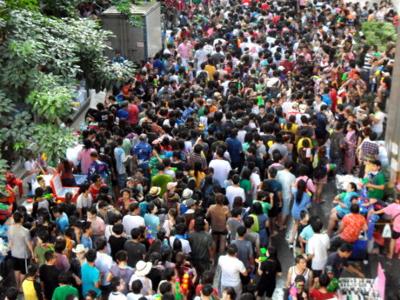 Silom between Convent Road and Soi Sala Daeng Silom between Convent Road and Soi Sala Daeng