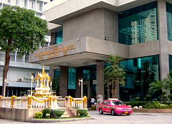 Hotels In Sukhumvit Bangkok On A Long Road Windsor Suites Hotel In Soi 20