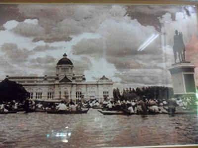 Photo 2 - Royal Plaza